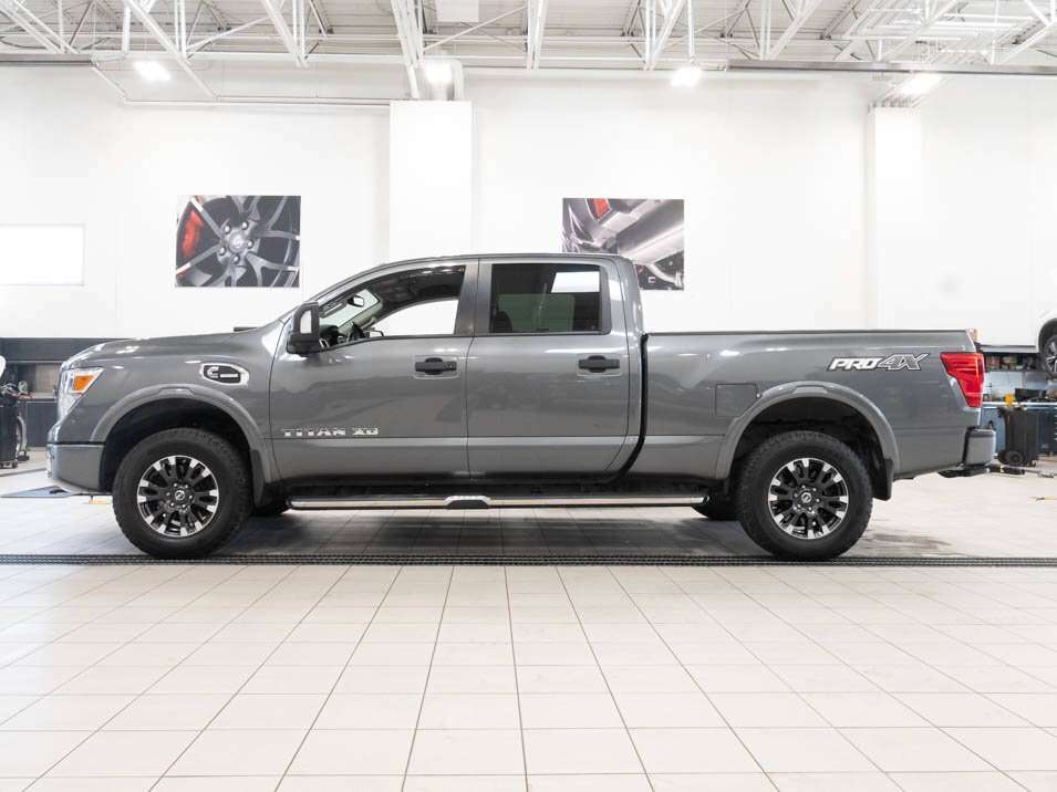 2019 Nissan Titan PRO-4X Crew Cab 4WD — снимка 1