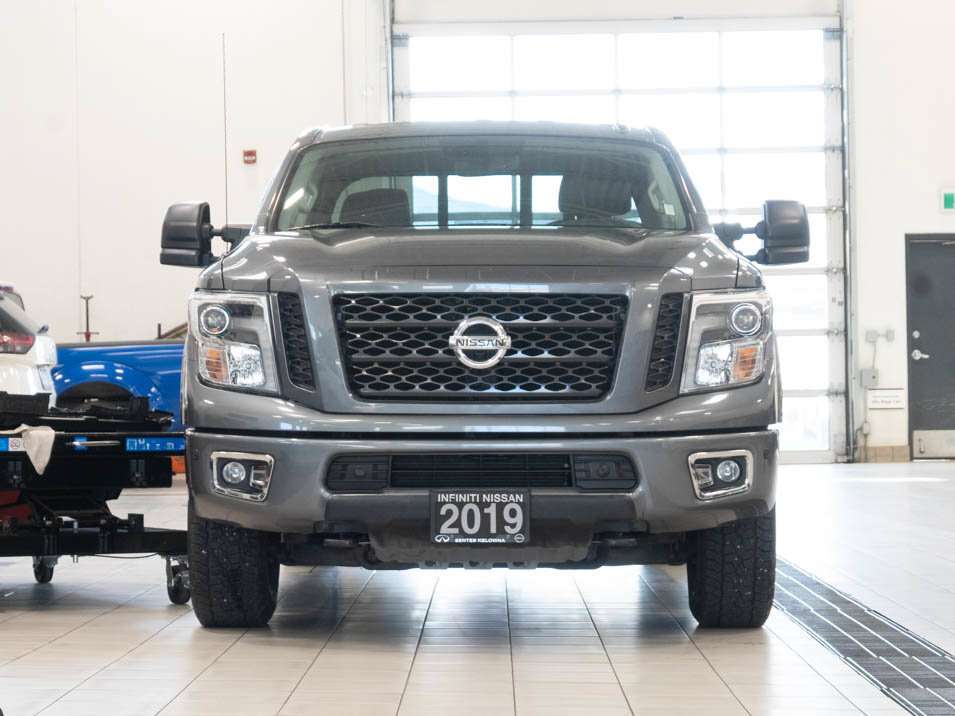 2019 Nissan Titan PRO-4X Crew Cab 4WD — снимка 1