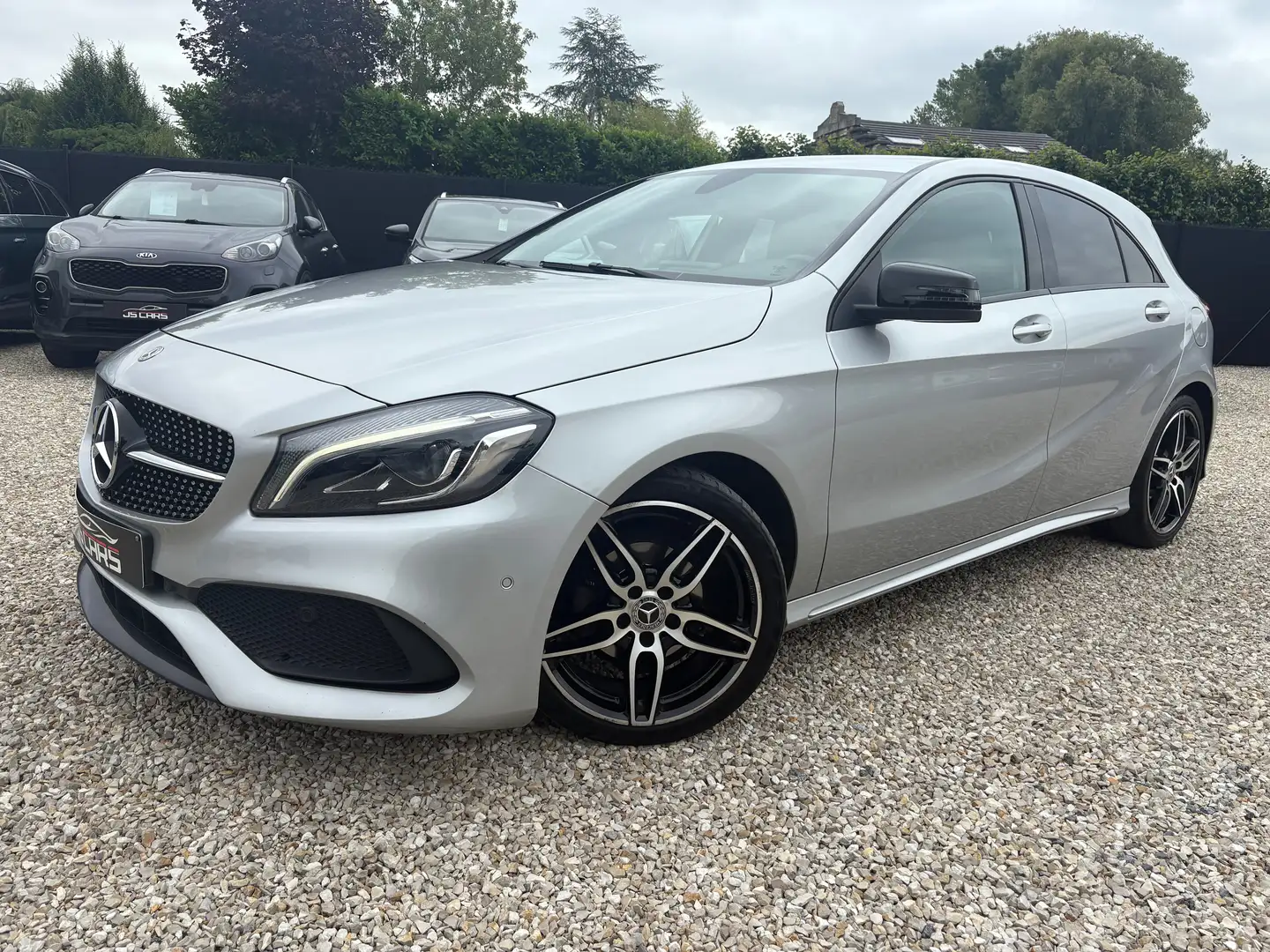 Mercedes-Benz A 180 d*PACK AMG*NAVI*CAMERA*CUIR*LED*PDC*CRUISE*AIRCO* Gris - 2