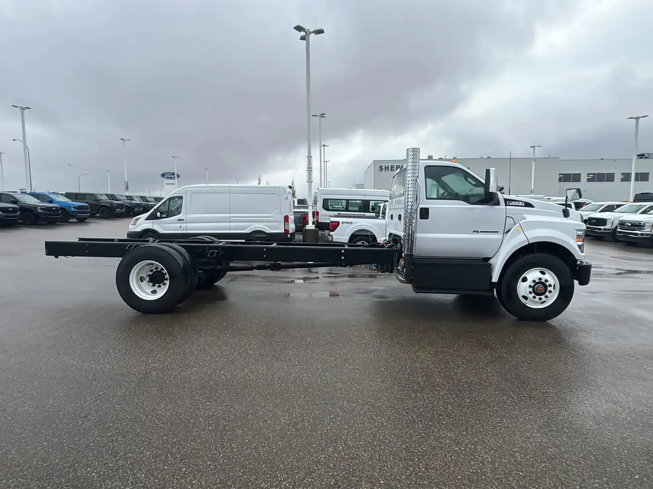 Ford F-650 Super Duty снимка Ford F-650 Super Duty
