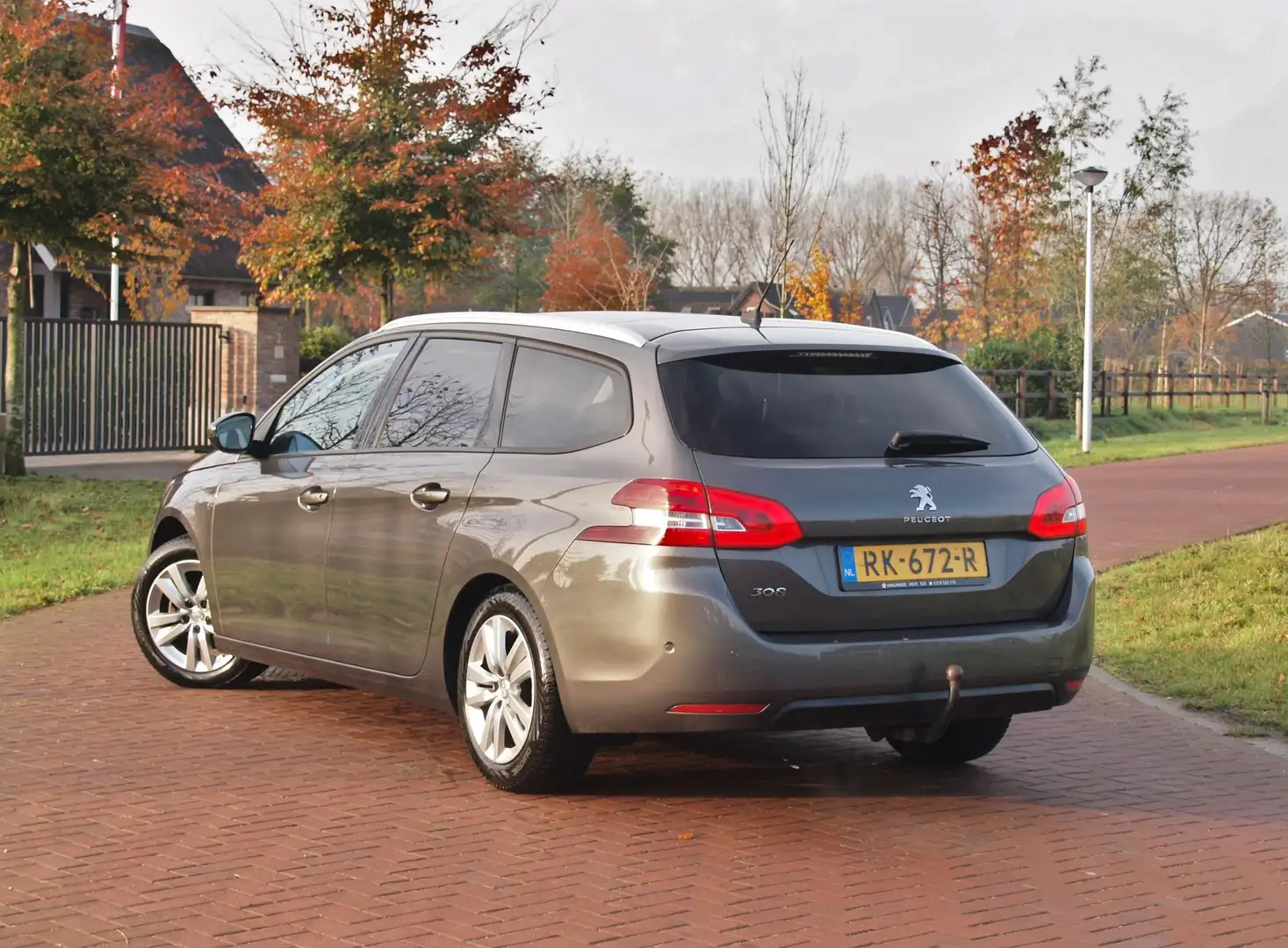 Peugeot 308 SW 1.2 PureTech Blue Lease Executive | Nieuwe Moto Gris - 2