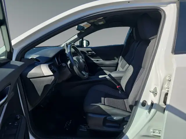 Toyota C-HR view 10