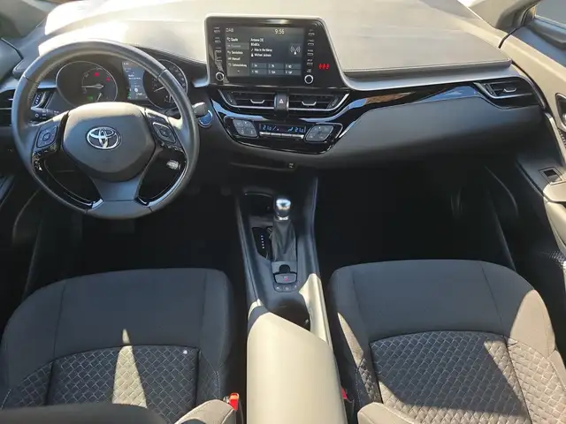 Toyota C-HR view 11