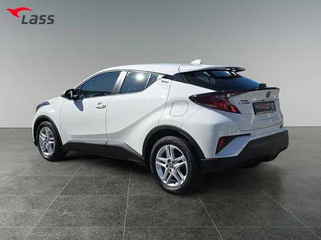 Toyota C-HR view 4