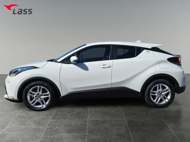 Toyota C-HR view 3