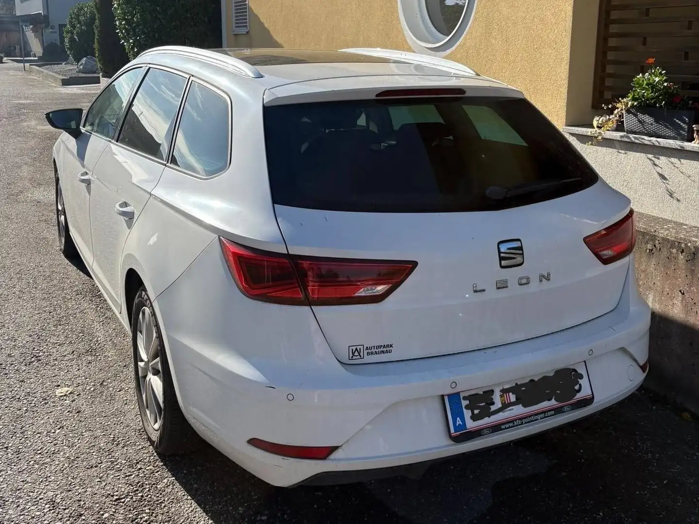 SEAT Leon Leon ST Style 1,6 TDI Start-Stopp Style Weiß - 2