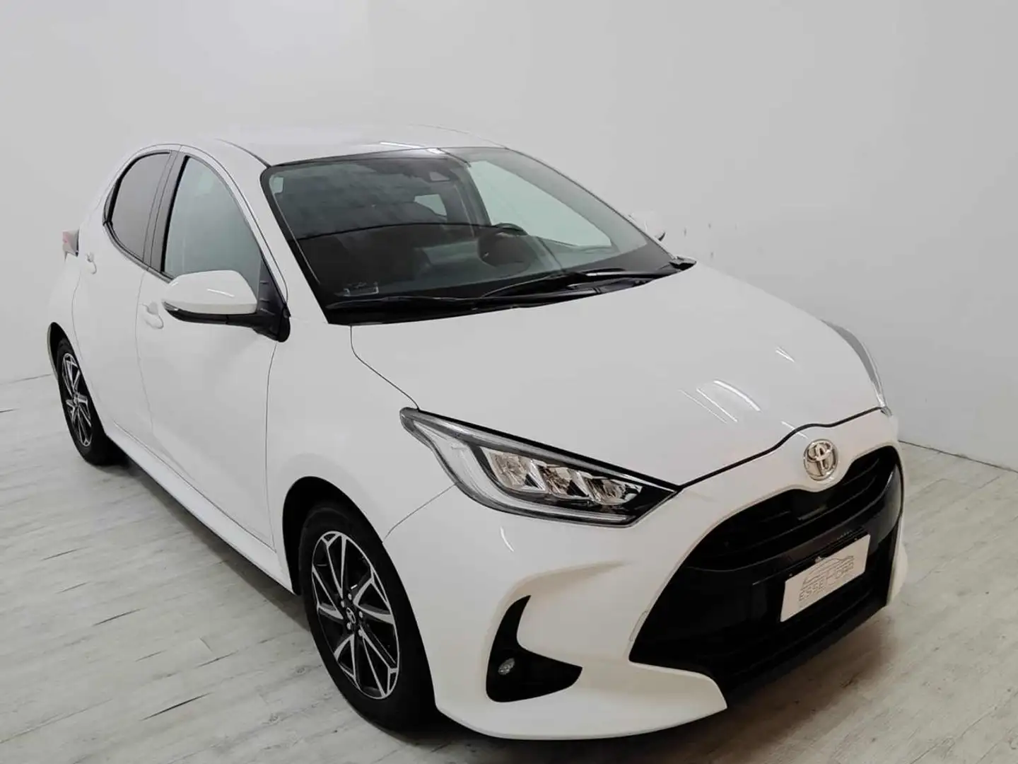 Toyota Yaris 1.5  5 porte Dynamic 30.000 KM Bianco - 2