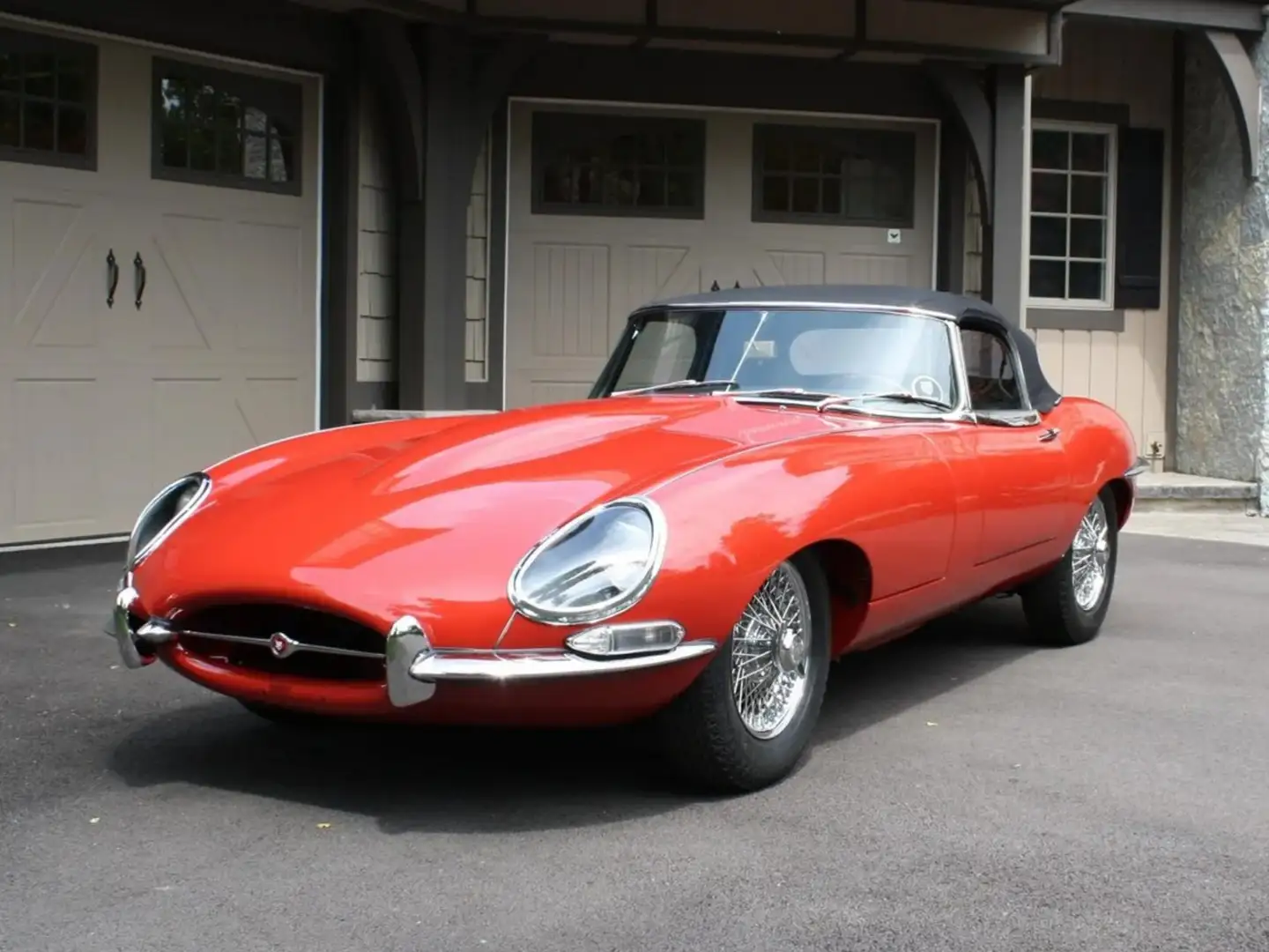 Jaguar E-Type 4.2 Rouge - 1