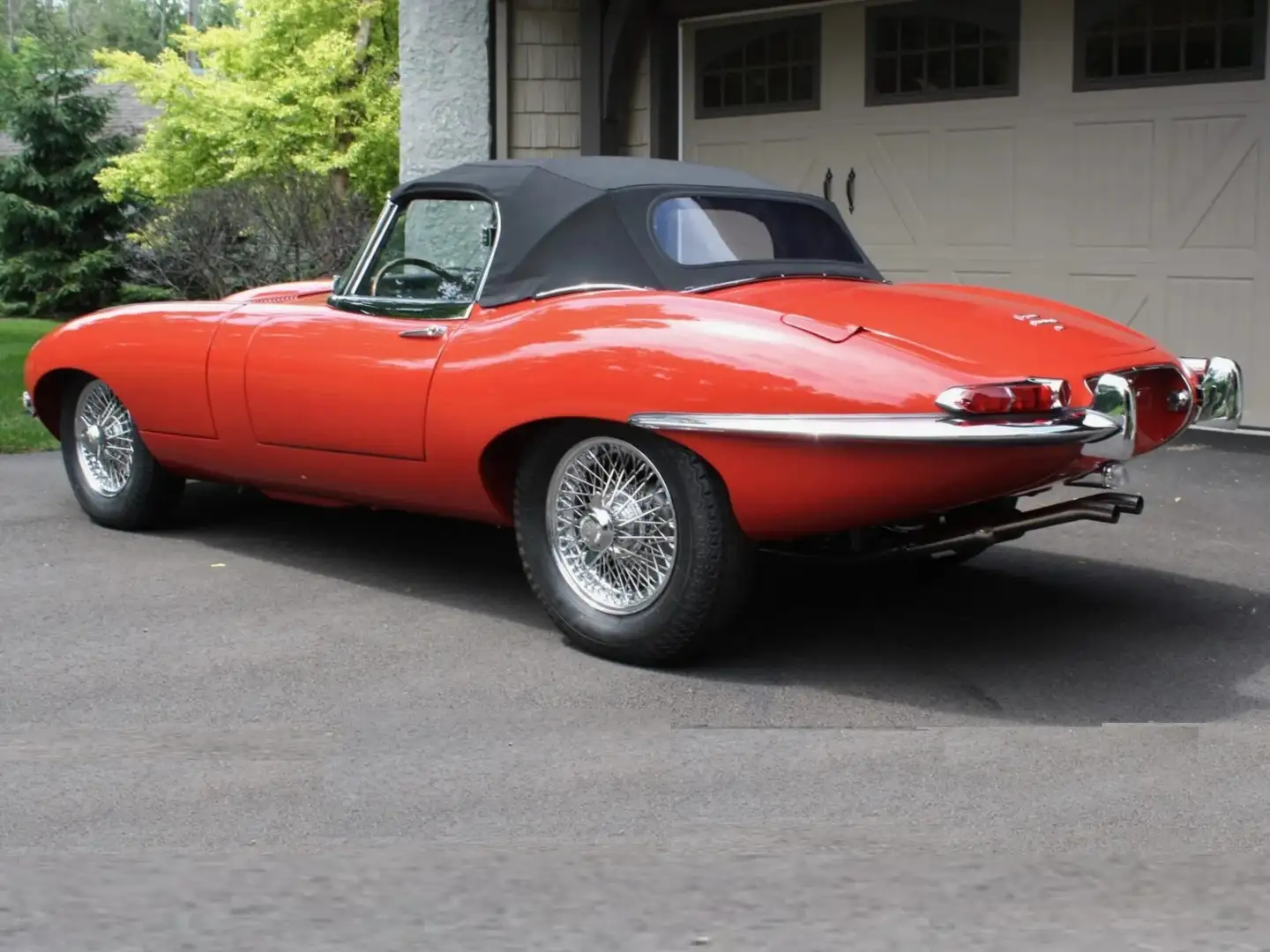 Jaguar E-Type 4.2 Rouge - 2