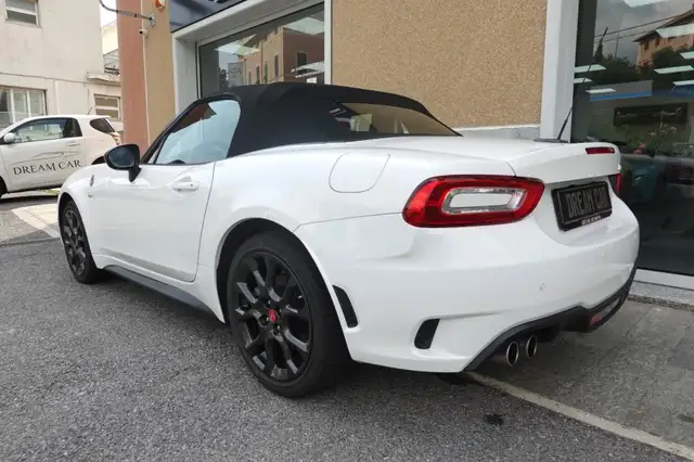 Abarth 124 Spider view 2