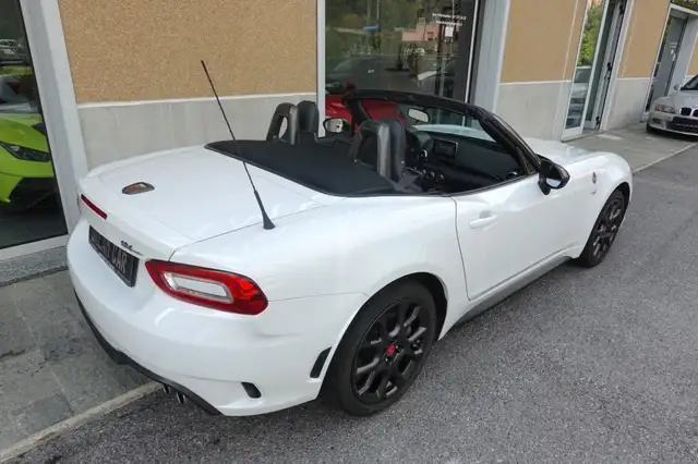 Abarth 124 Spider view 4