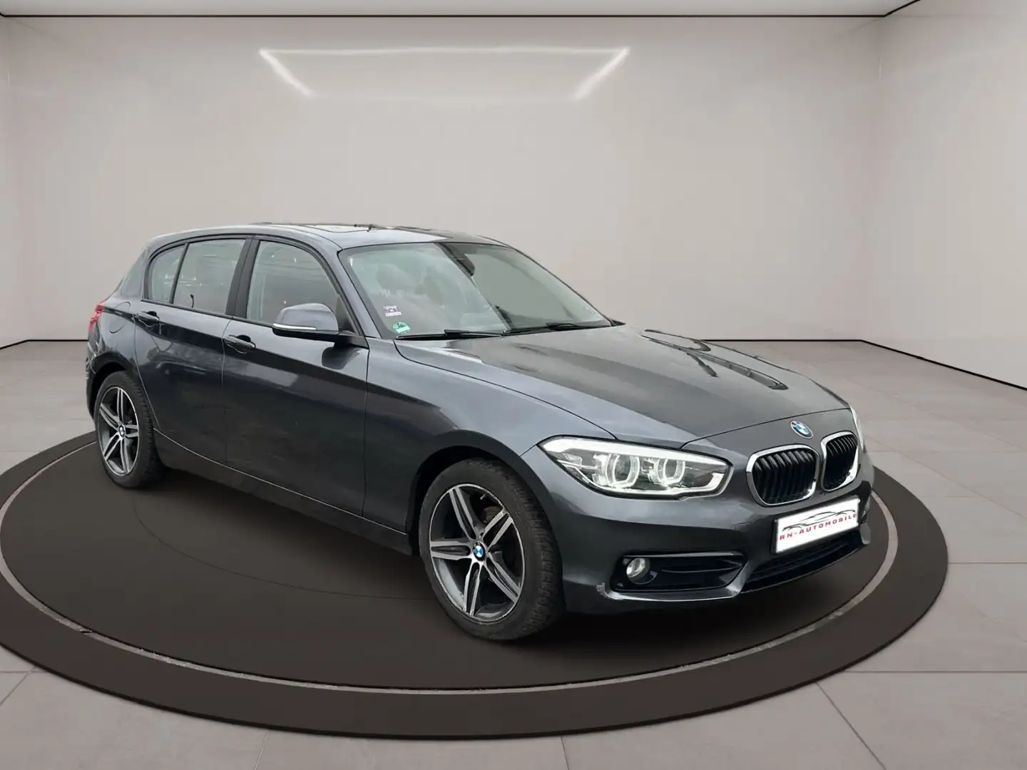 BMW 118 Baureihe 1 Lim. 5-trg. 118 i Sport Line Grau - 1
