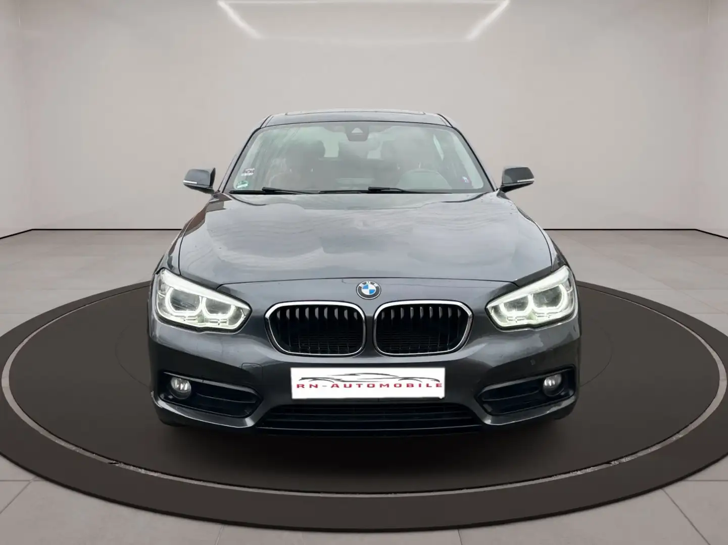 BMW 118 Baureihe 1 Lim. 5-trg. 118 i Sport Line Grau - 2