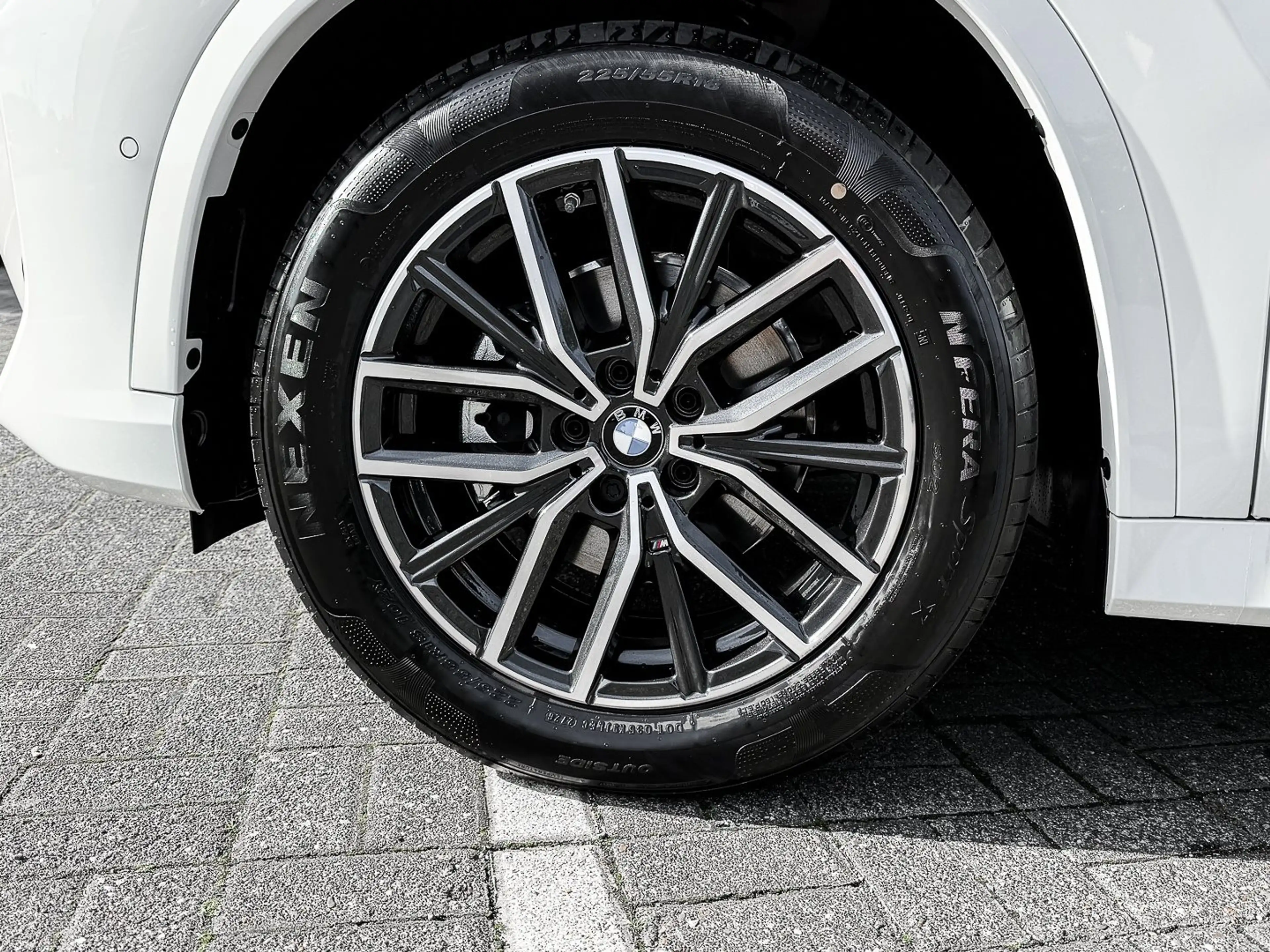 BMW iX1 eDrive20 M Sport ACC RFK NAVI Standh. LED — photo 4