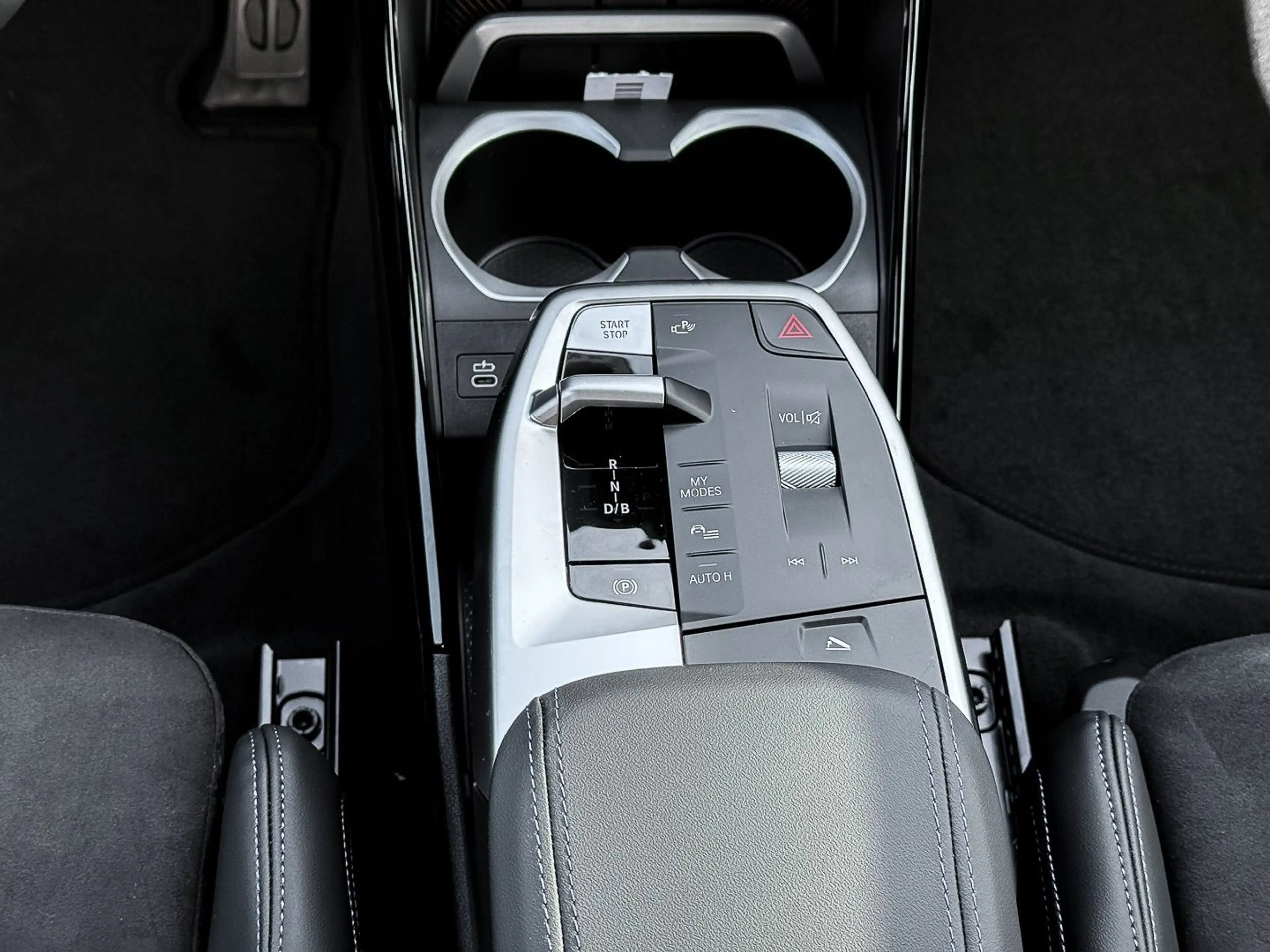 BMW iX1 eDrive20 M Sport ACC RFK NAVI Standh. LED — photo 10