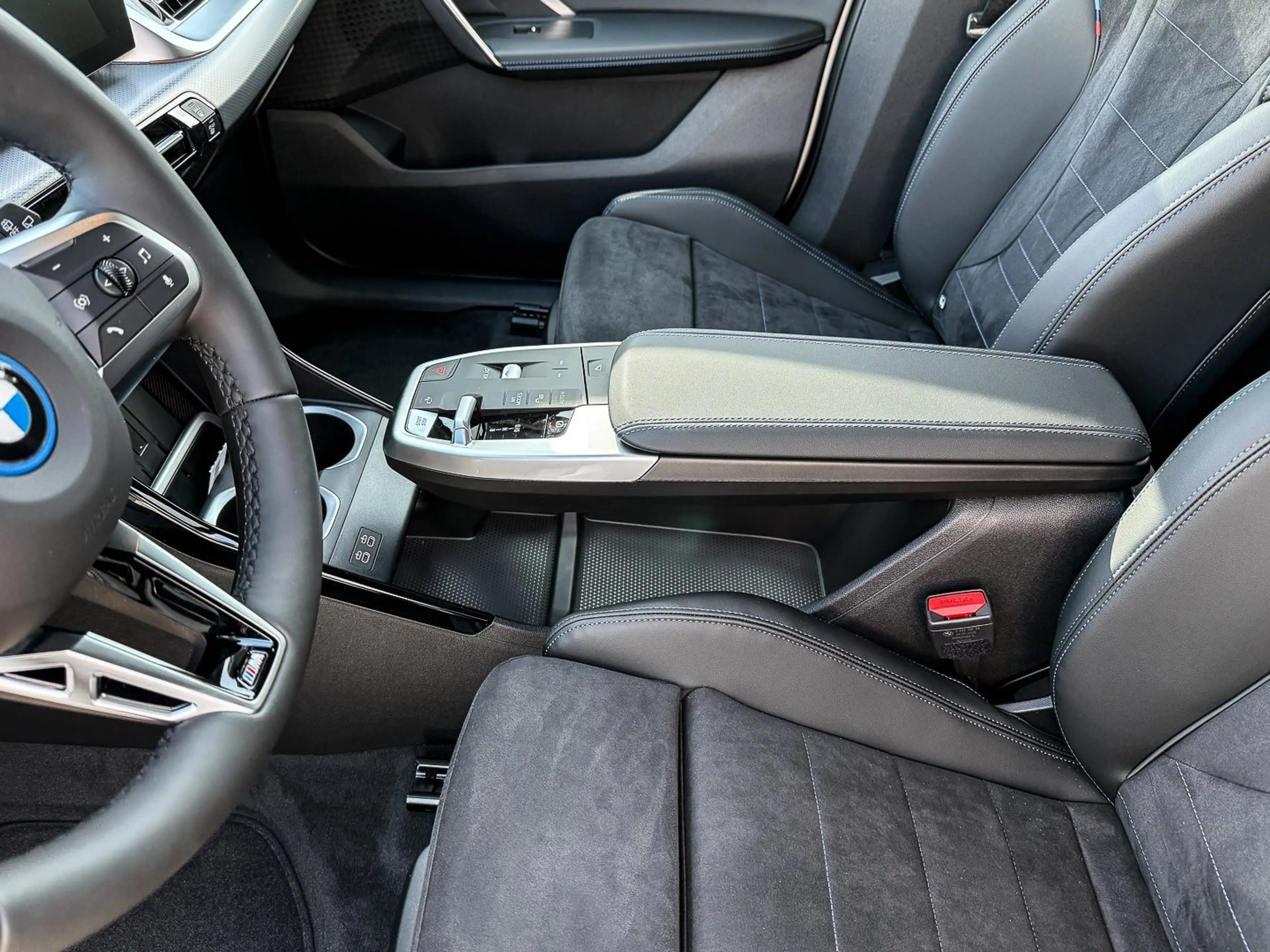 BMW iX1 eDrive20 M Sport ACC RFK NAVI Standh. LED — photo 12