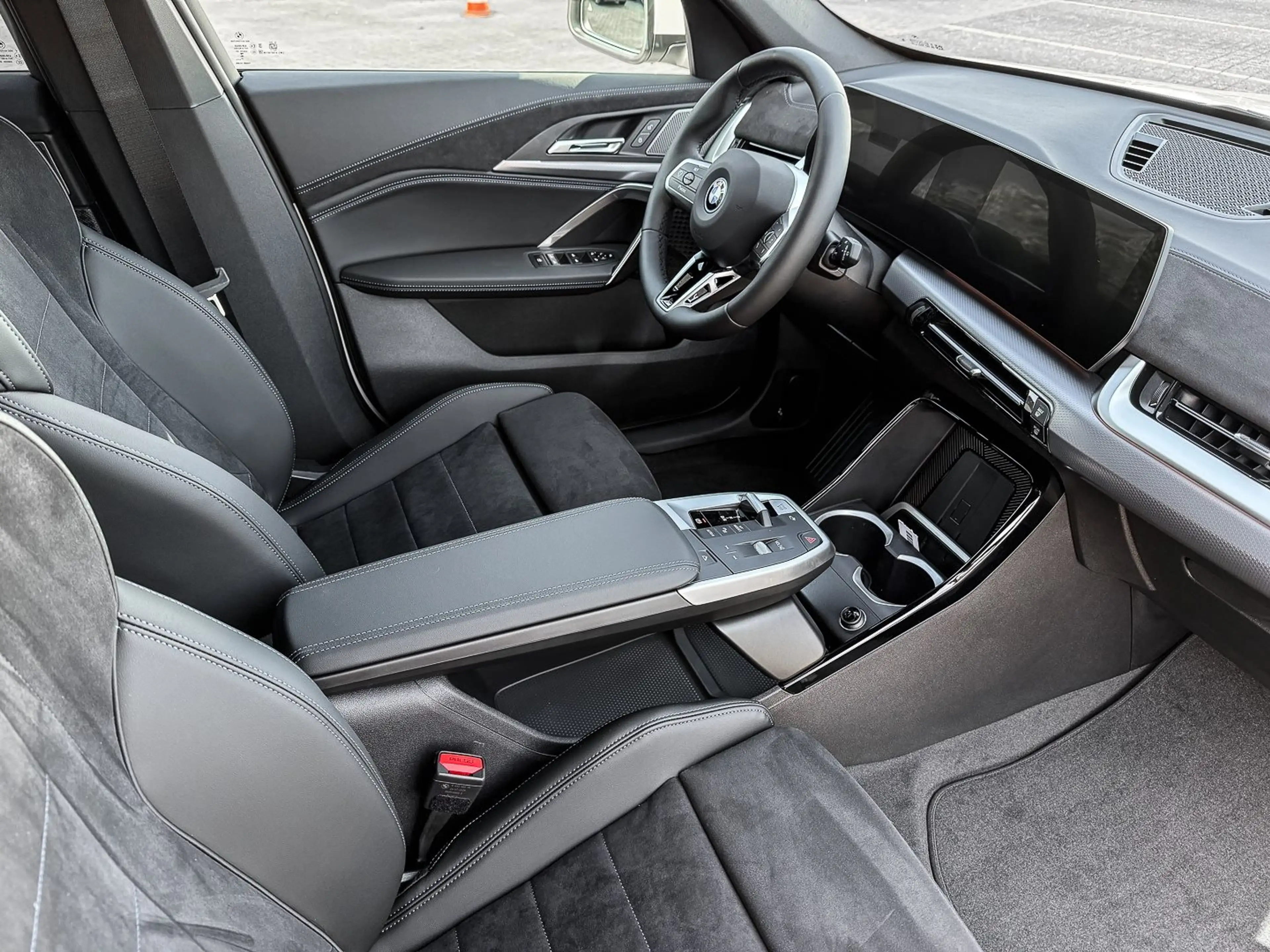 BMW iX1 eDrive20 M Sport ACC RFK NAVI Standh. LED — photo 5