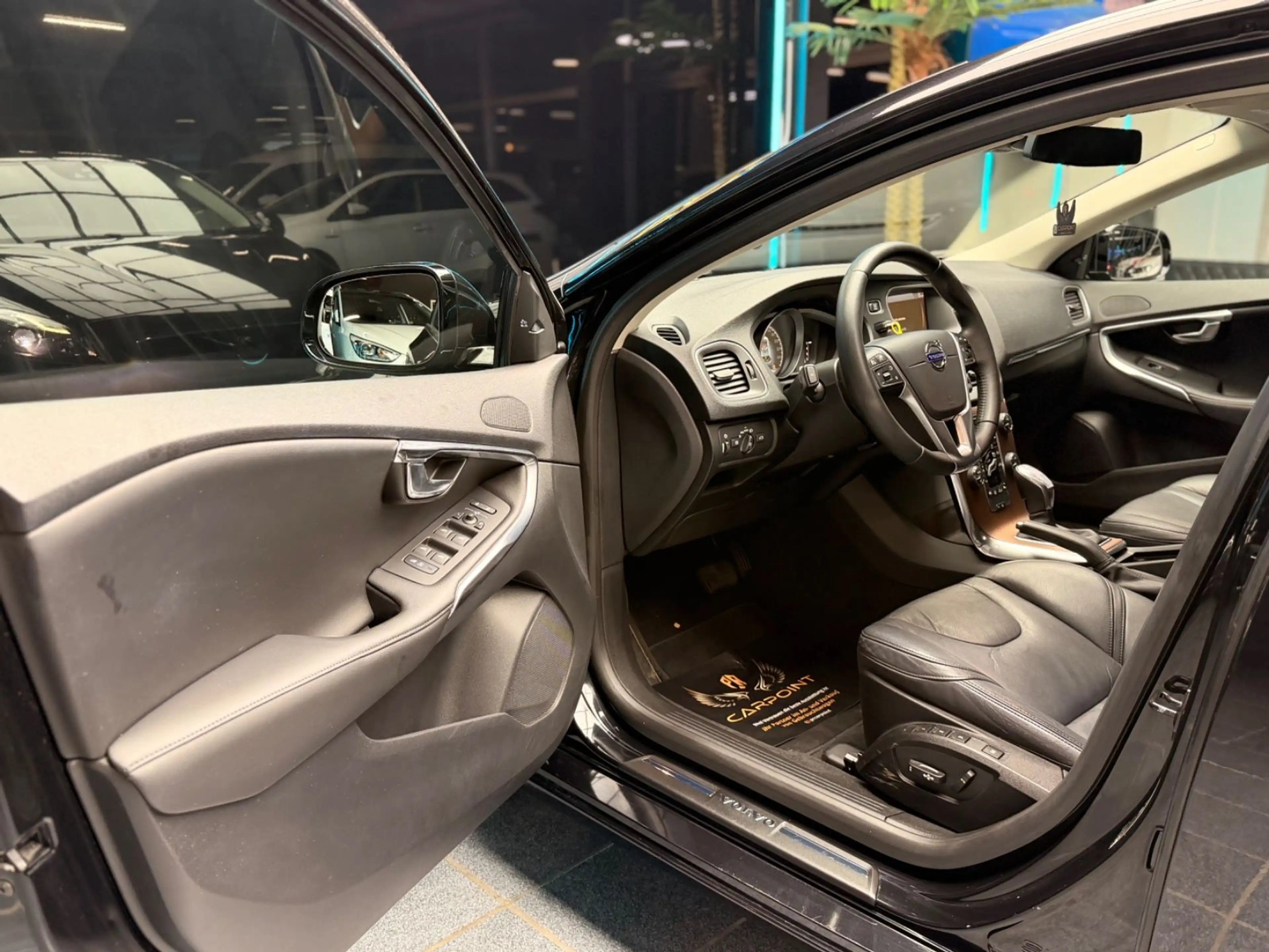 Volvo V40 Summum 2.0l D4/ Volleder/LED/CAM/Head-Up — photo 14