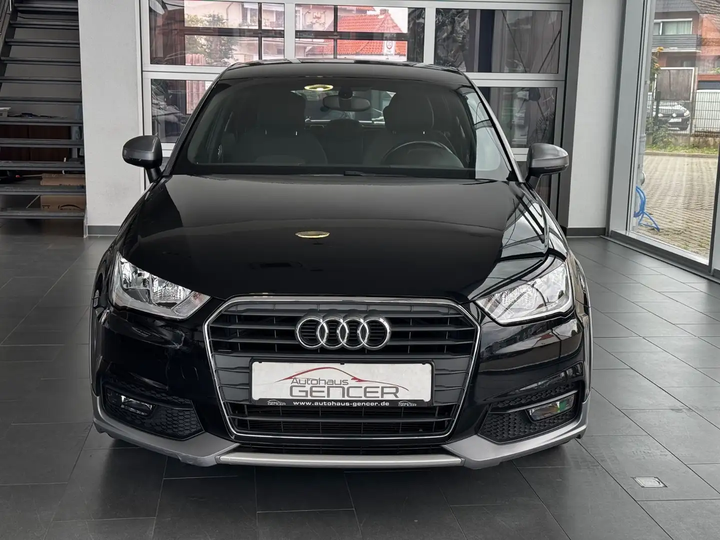 Audi A1 Sportback 1.0 TFSI "Navi/Klima/Sportsitz" Schwarz - 2
