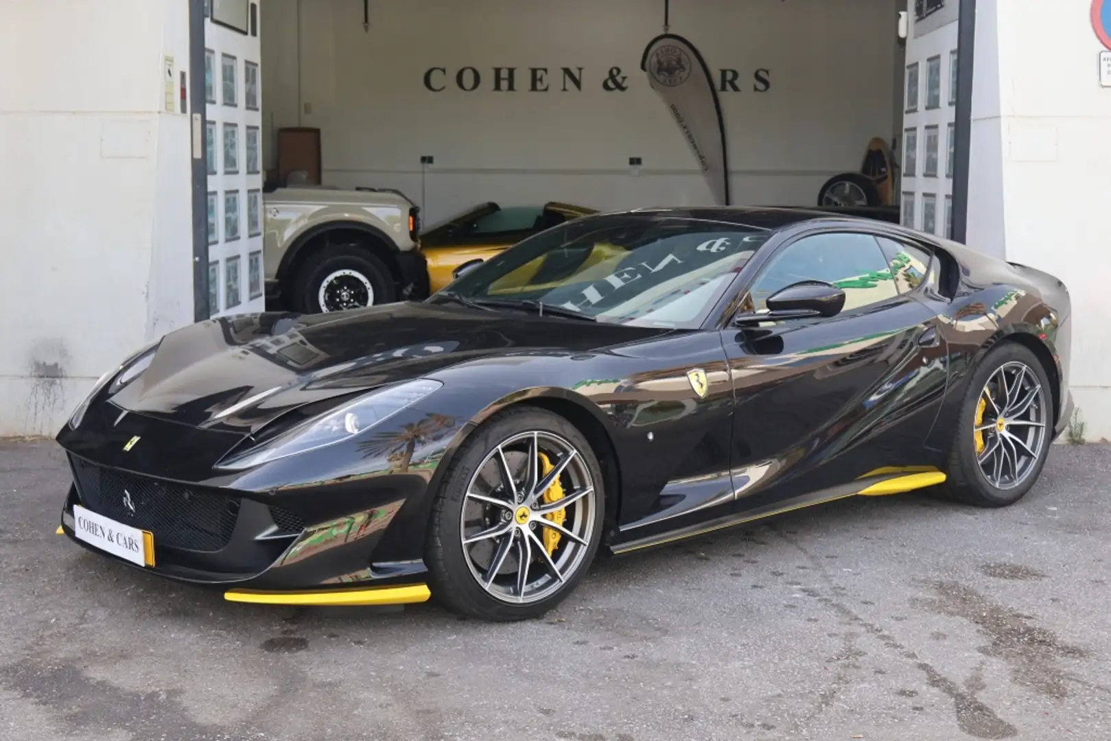 Ferrari 812 Superfast Schwarz - 2
