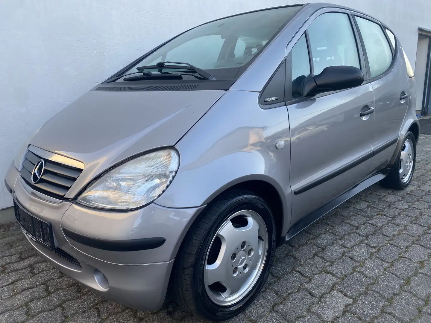 Mercedes-Benz A 160 A160 W168 Classic Klimaanlage/Radio CD/Gepflegt/LM Plateado - 1