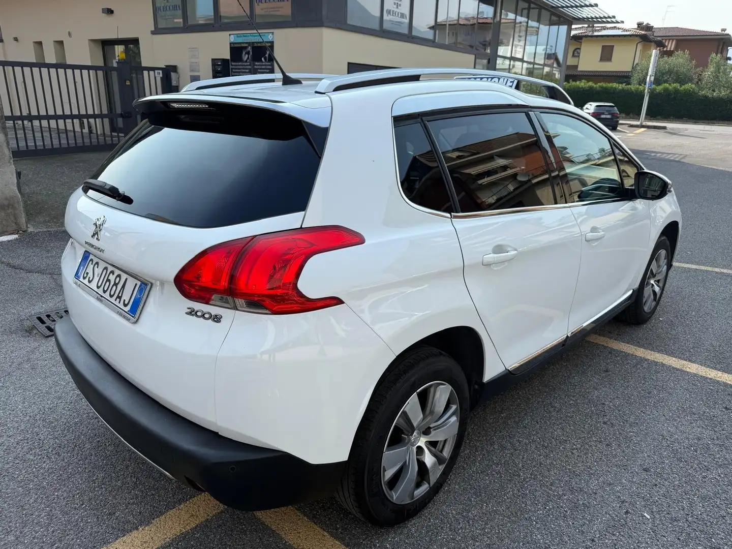 Peugeot 2008 1.2 12v Allure 82cv **NAVIGATORE*OK NEOPATENTATI** Blanc - 2