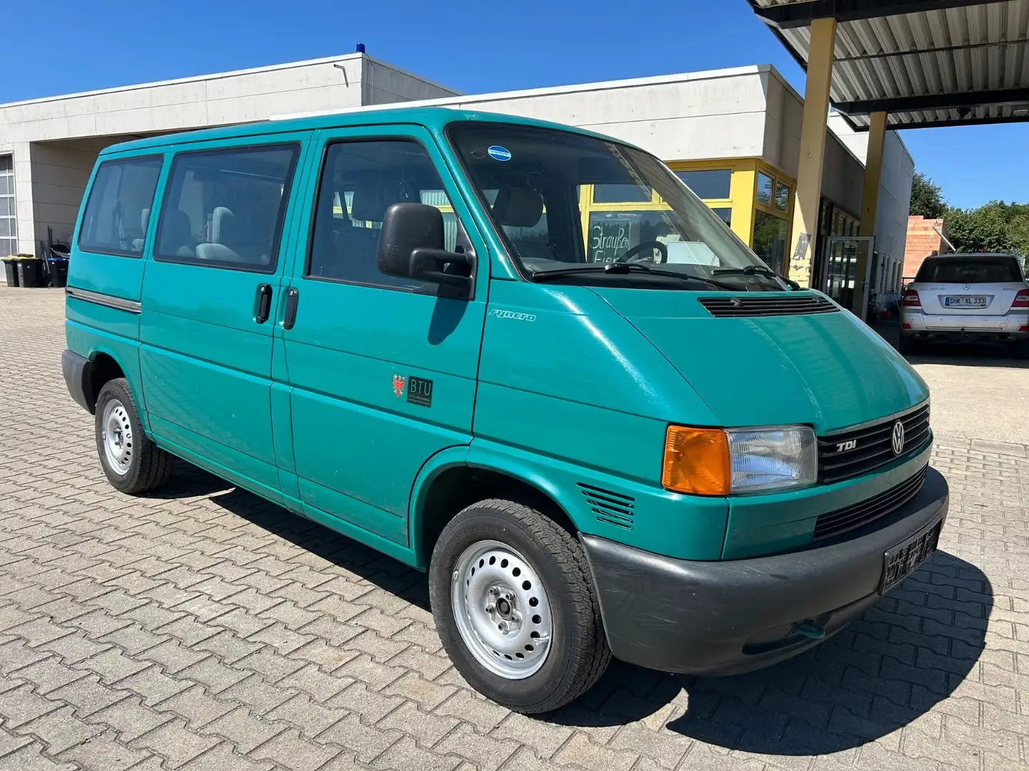 Volkswagen T4 Caravelle 2.5 TDI 75kW Syncro 4x4,AHK Grün - 1