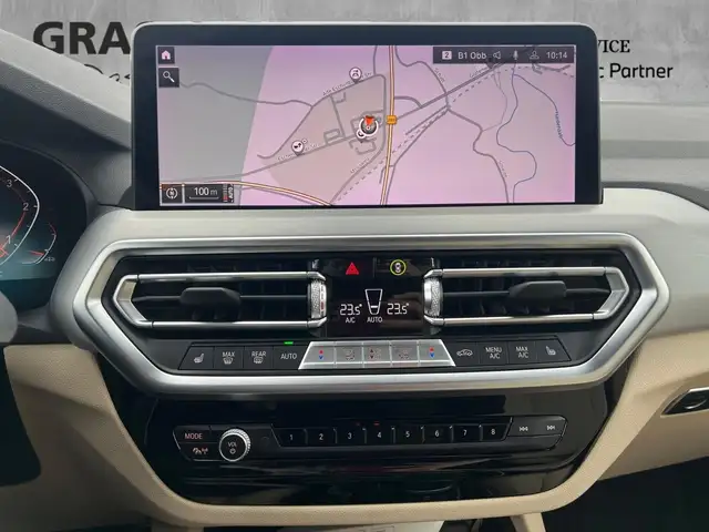 BMW X3 view 11