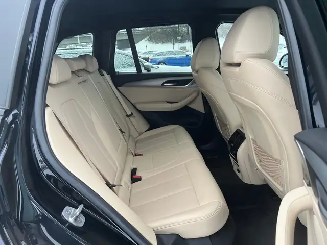 BMW X3 view 26