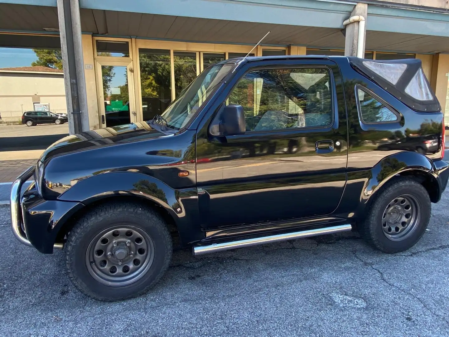 Suzuki Jimny Cabrio 1.3 nera in arrivo vettura conto vendita Nero - 2