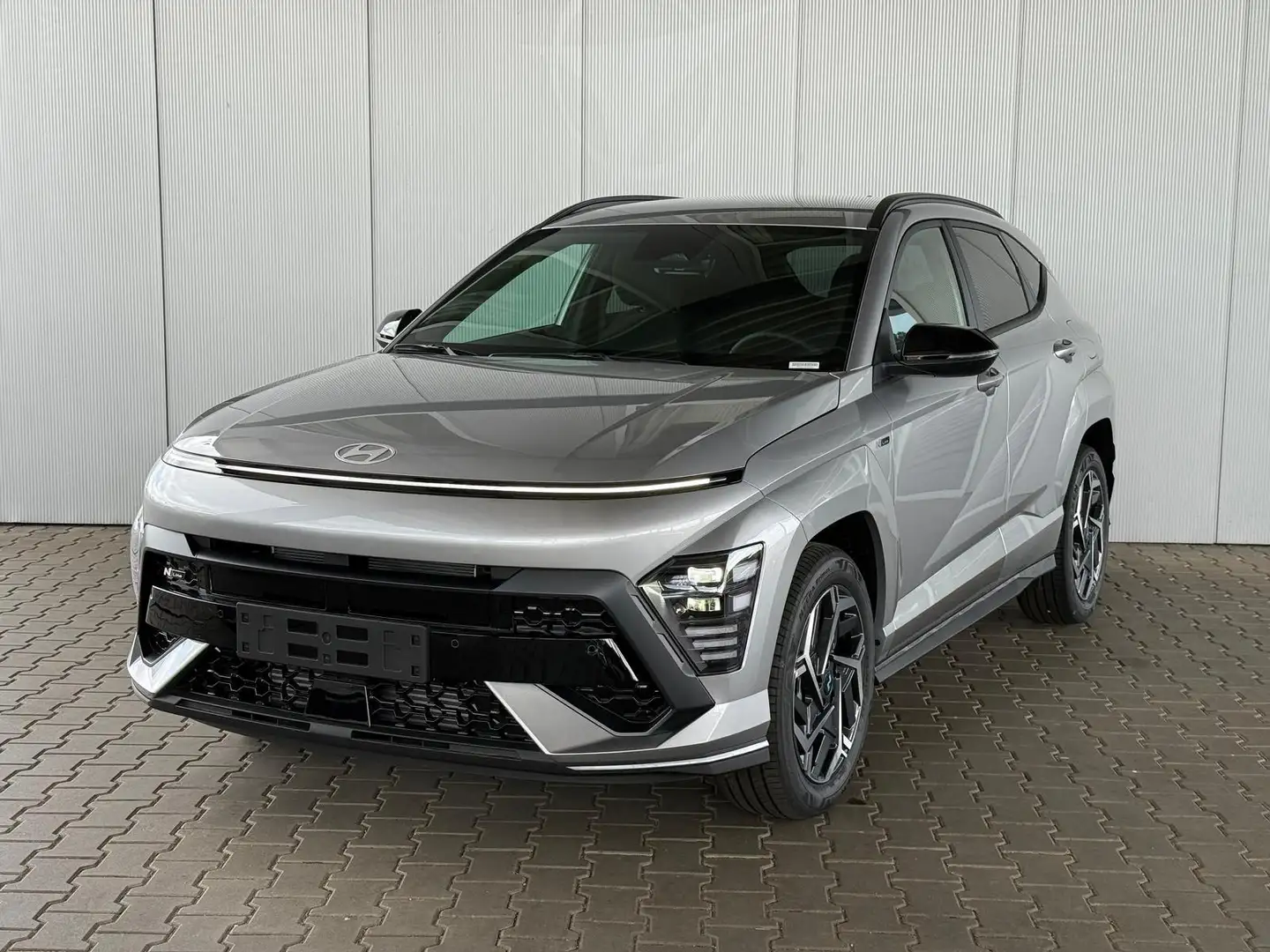 Hyundai KONA 1.6T-GDI 137 PS Prime N-Line DCT / NAVI 4x SHZ ... Silber - 1