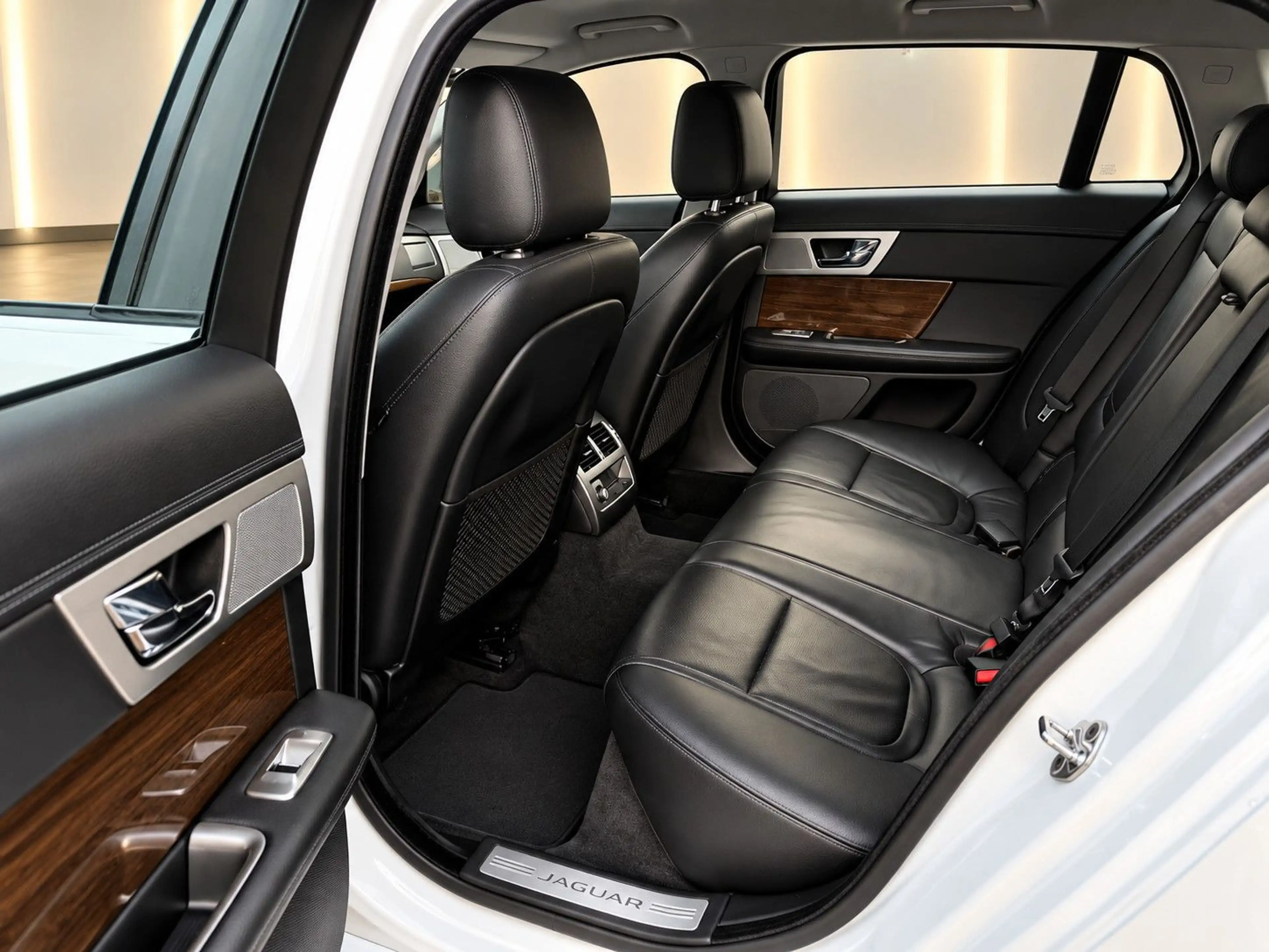 Jaguar XF Sportbrake 3.0 V6 Diesel — photo 14