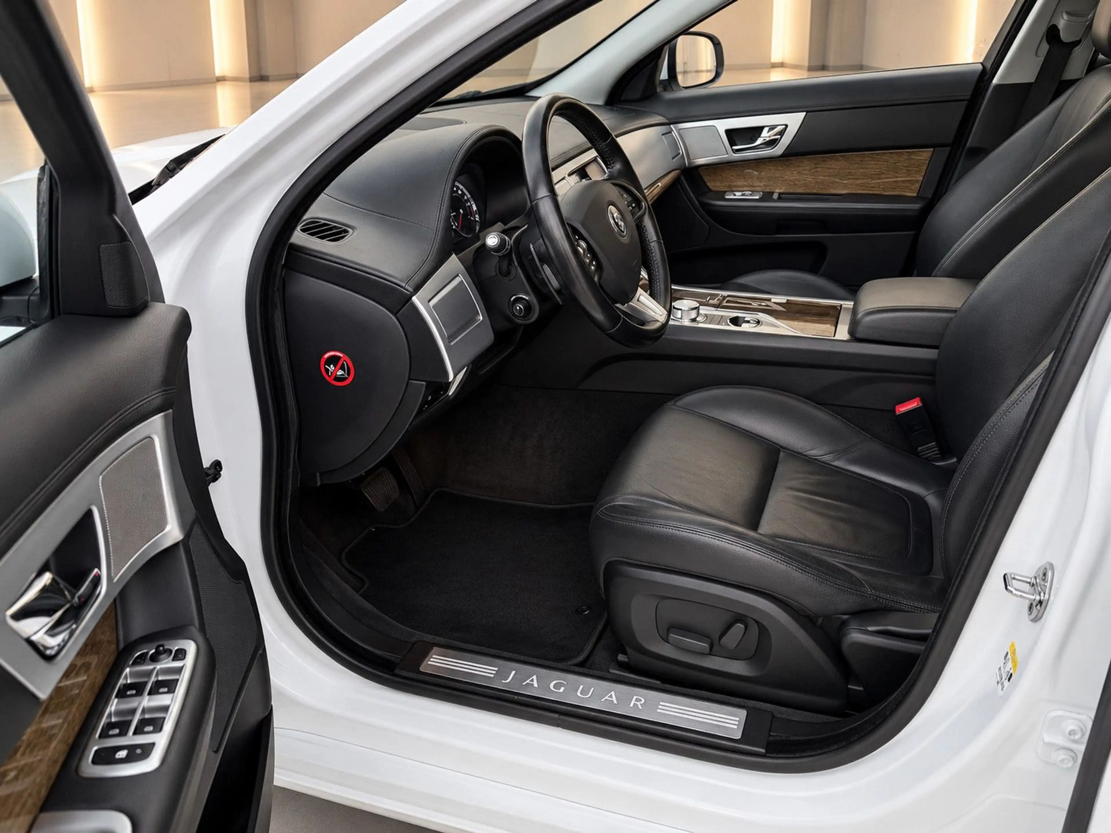 Jaguar XF Sportbrake 3.0 V6 Diesel — photo 10