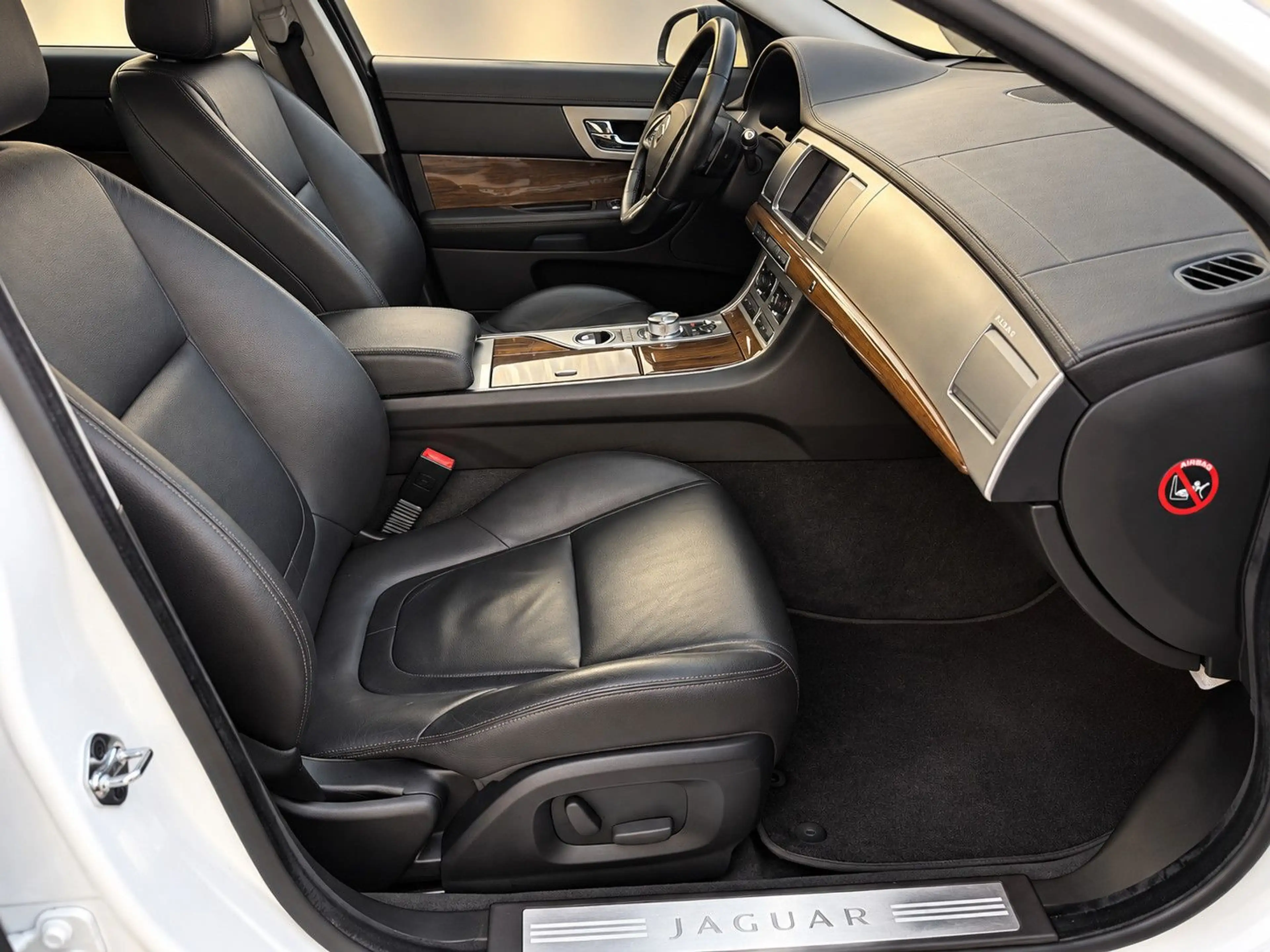 Jaguar XF Sportbrake 3.0 V6 Diesel — photo 11