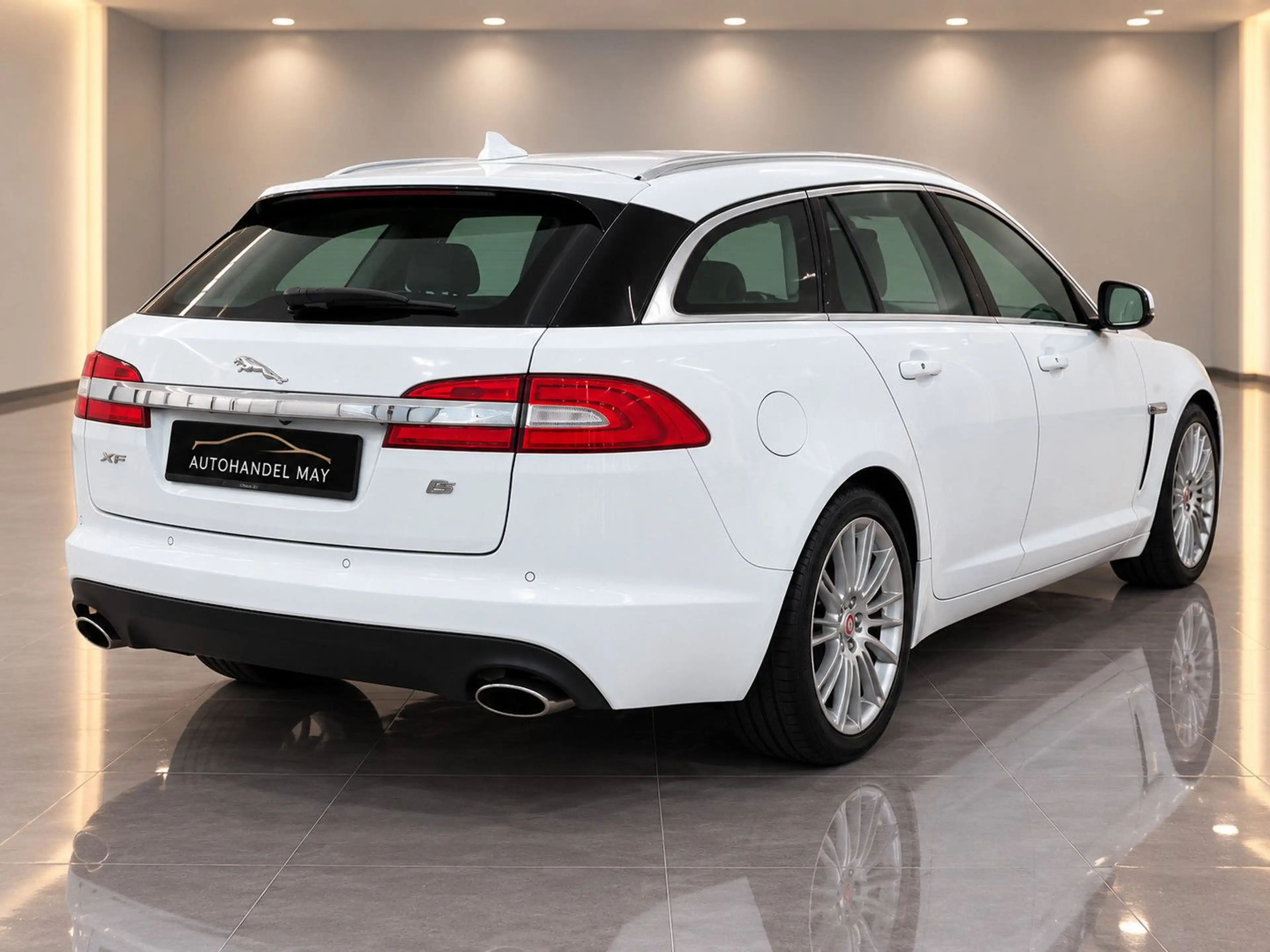 Jaguar XF Sportbrake 3.0 V6 Diesel — photo 6