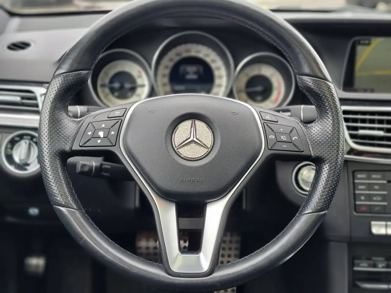 Mercedes-Benz E-Class photo Mercedes-Benz E-Class