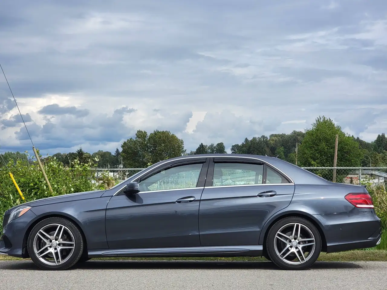 Mercedes-Benz E-Class photo Mercedes-Benz E-Class