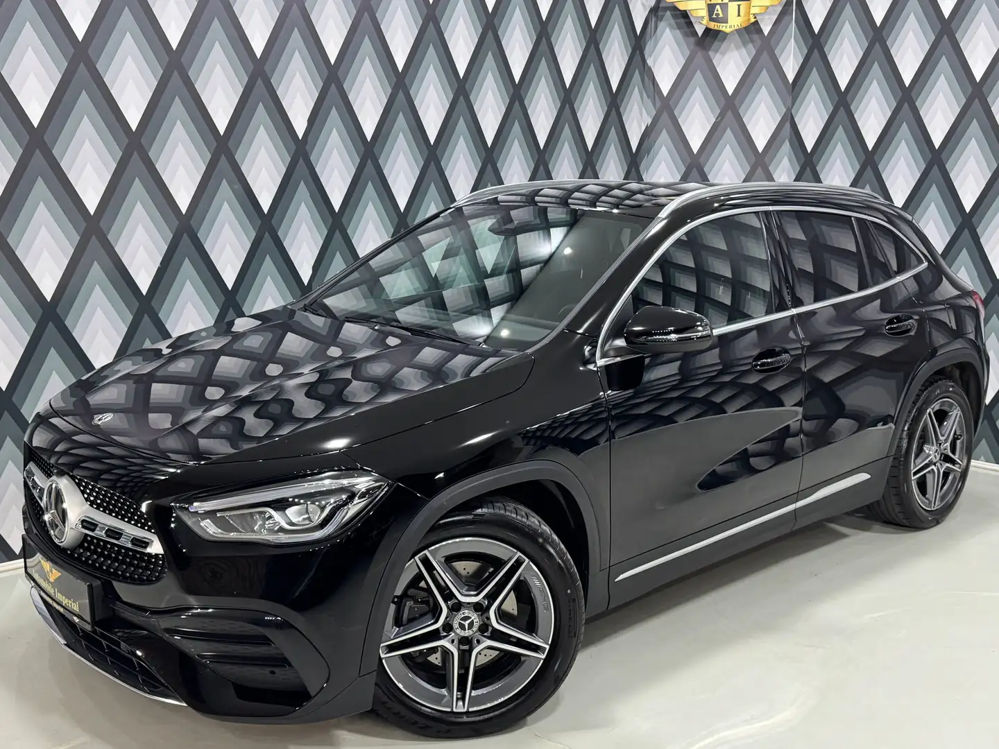 Mercedes-Benz GLA 180 d Aut.// AMG LINE // 1.BESITZ // WERKSGARANTIE // Schwarz - 2