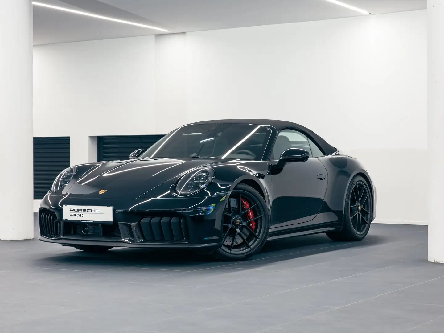 Porsche 911 Carrera 4 GTS Cabriolet Schwarz - 2
