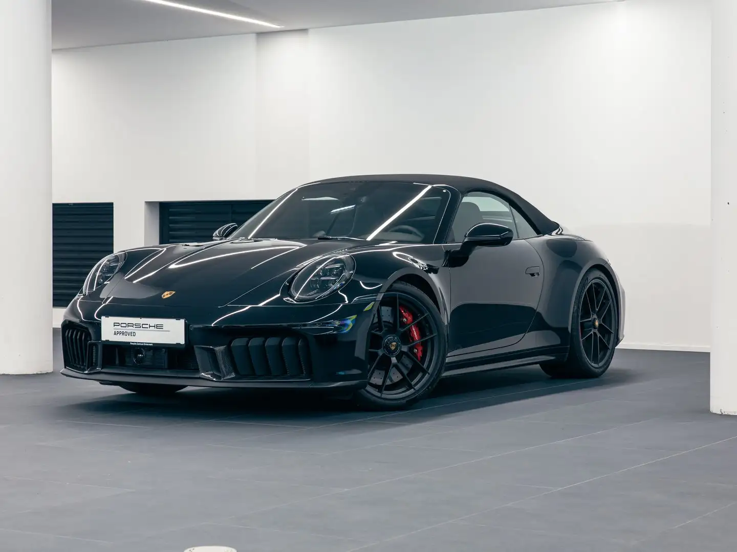 Porsche 911 Carrera 4 GTS Cabriolet Schwarz - 1