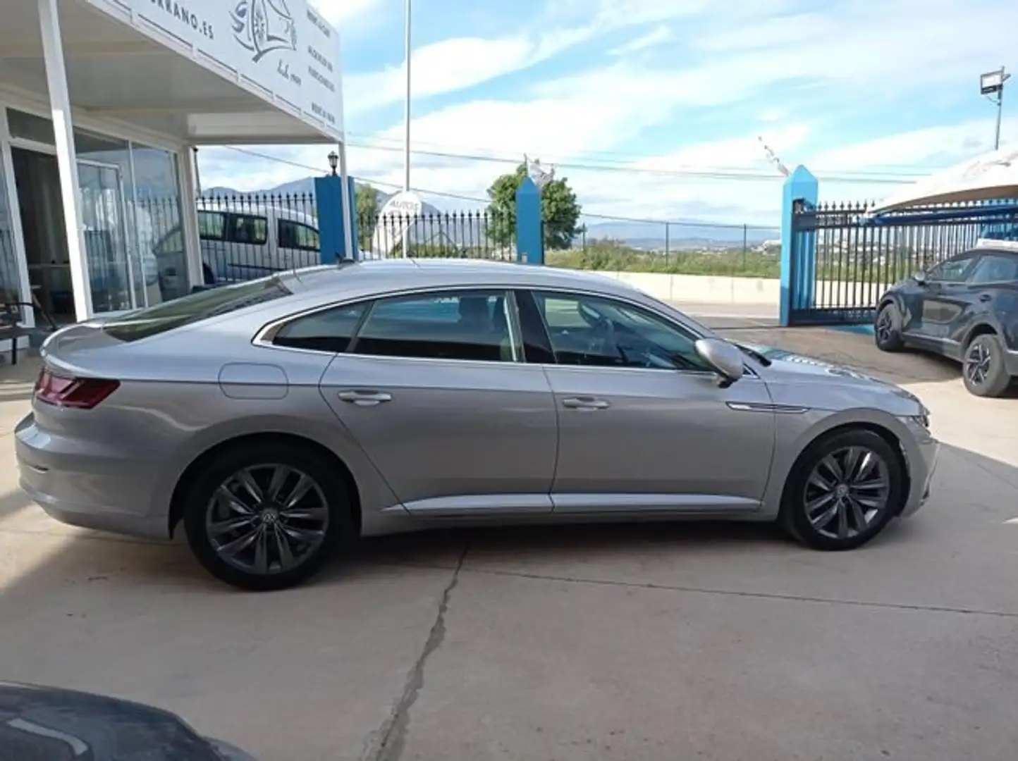 Volkswagen Arteon WVWZZZ3HZLE021591 Plateado - 2