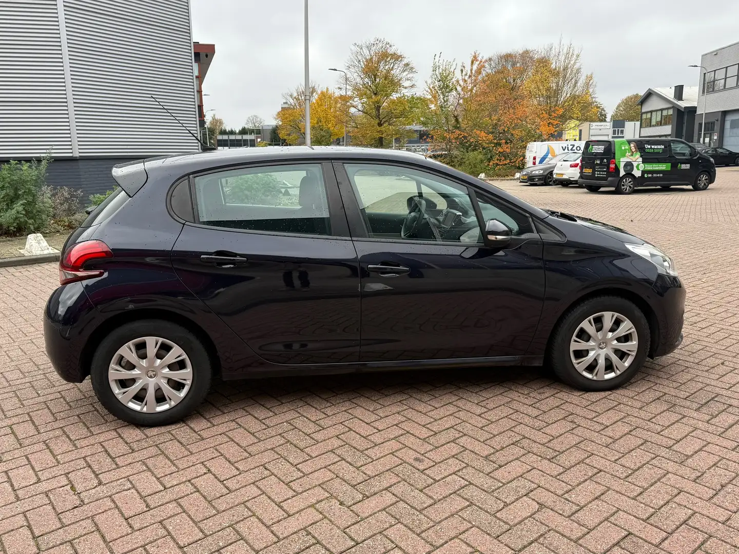 Peugeot 208 1.2 PureTech Blue Lion Airco 5 DR APK PDC NAVI APK Blauw - 2