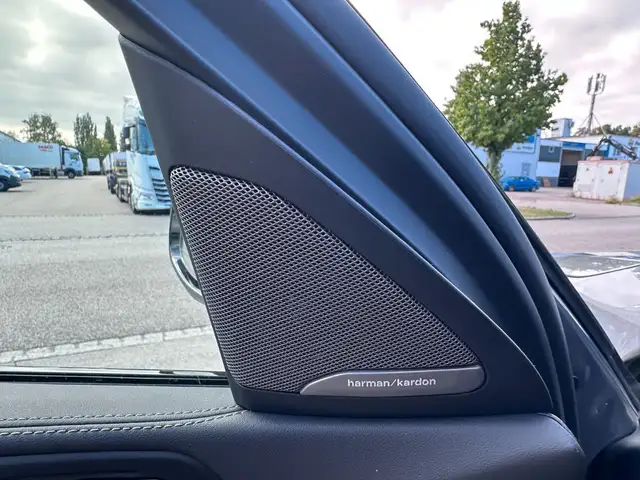 BMW X6 view 13