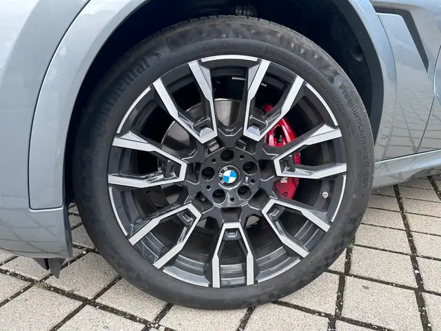 BMW X6 view 3