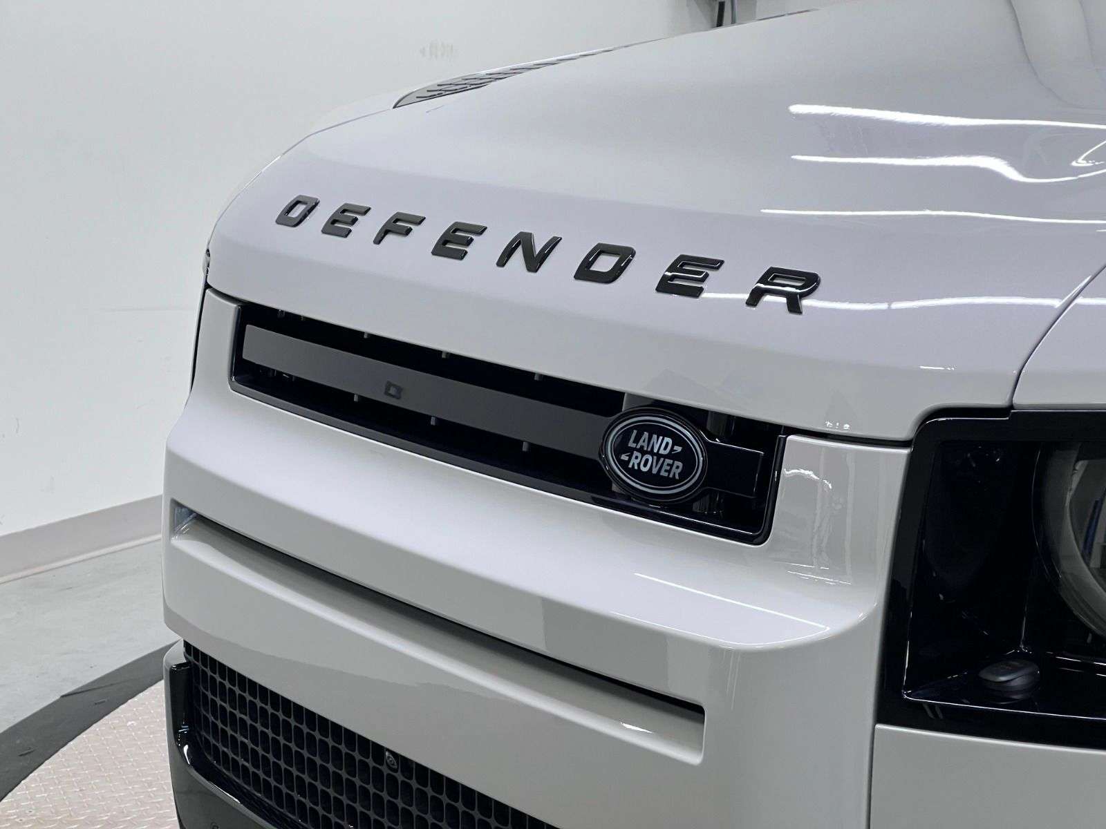 2026 Land Rover Defender 110 P400 X-DYNAMIC SE thumb 10