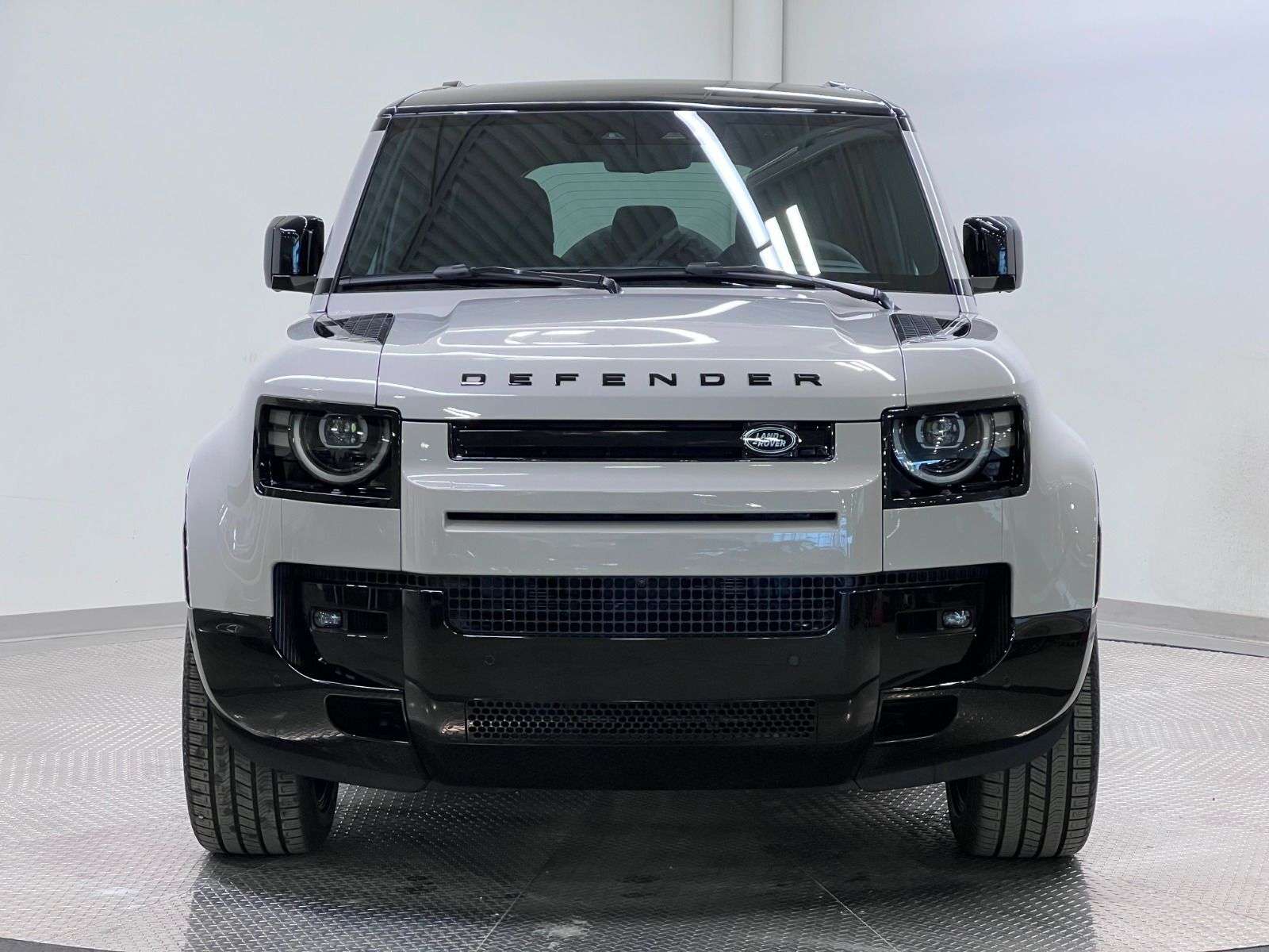 2026 Land Rover Defender 110 P400 X-DYNAMIC SE thumb 8