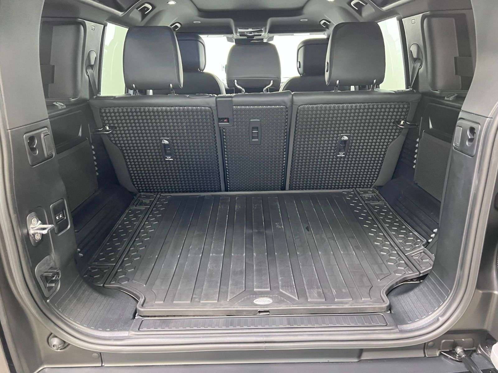 2026 Land Rover Defender 110 P400 X-DYNAMIC SE thumb 35