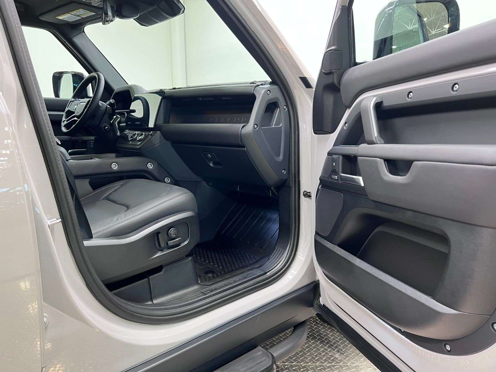 2026 Land Rover Defender 110 P400 X-DYNAMIC SE thumb 26