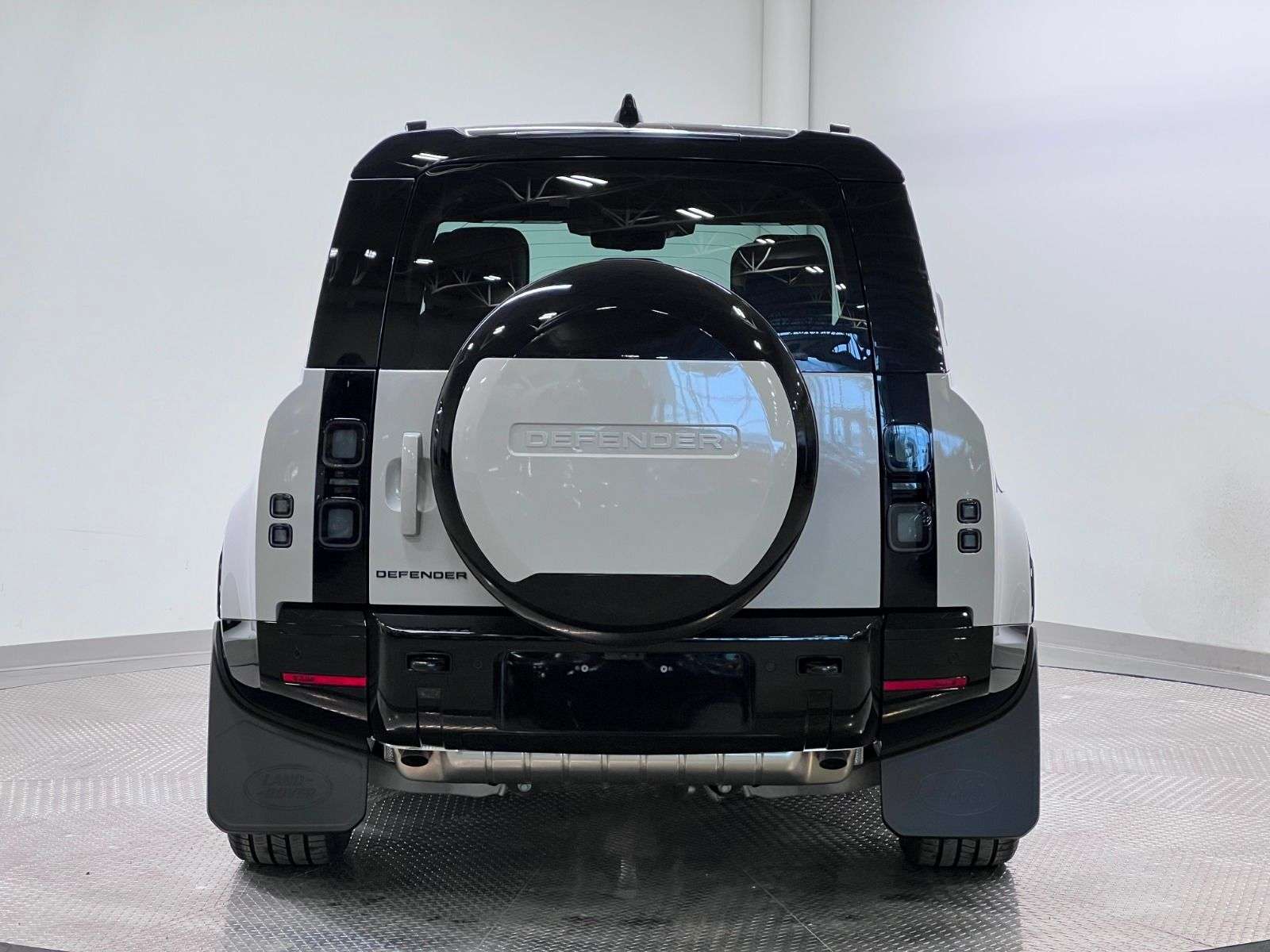 2026 Land Rover Defender 110 P400 X-DYNAMIC SE thumb 6