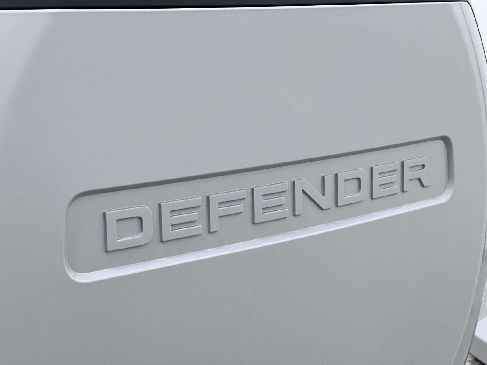 2026 Land Rover Defender 110 P400 X-DYNAMIC SE thumb 11